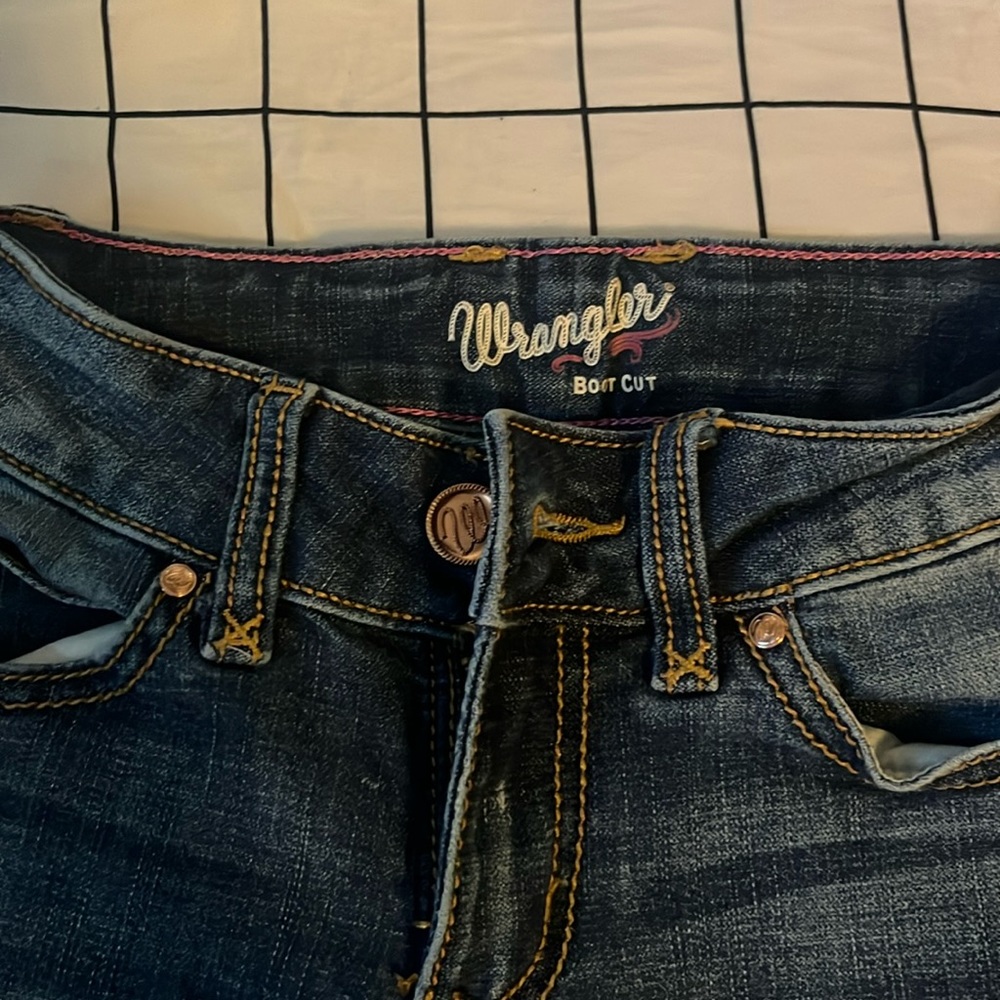 Brand new Wrangler bootcut jeans for sale!! 0/ 24-25in waist 34in length.